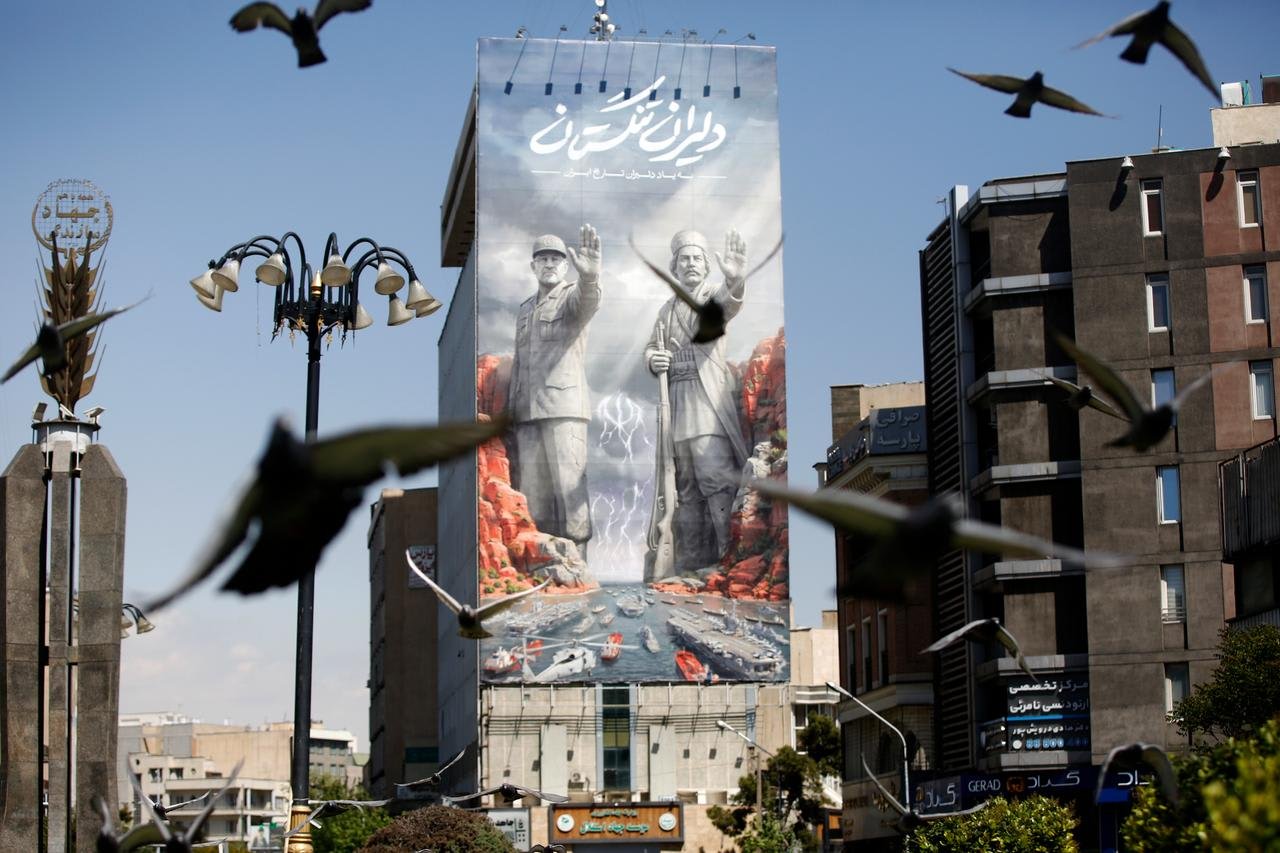 EUA e Irã negam acordo de trégua e tensão aumenta com bloqueio naval