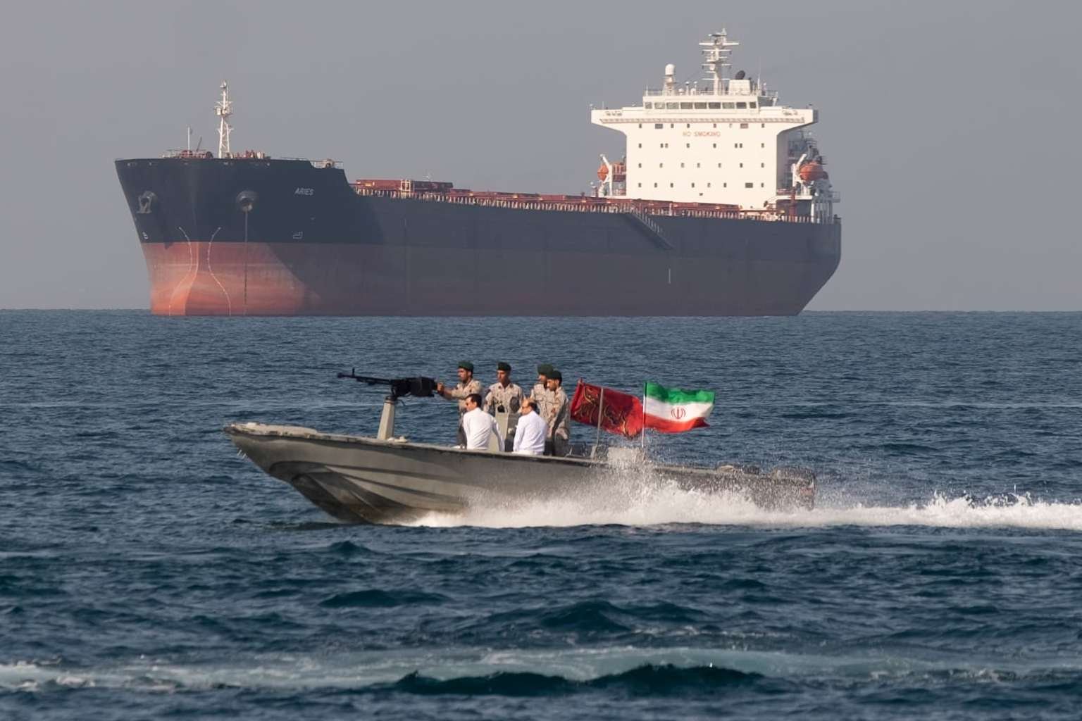 Oferta envolve passagem pelo lado de Omã e surge em meio a bloqueio dos EUA e tensão global