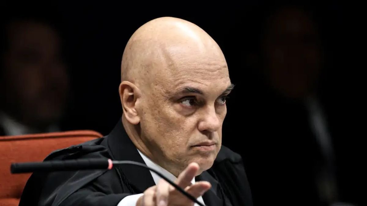 Moraes abre inquérito contra Flávio Bolsonaro por post que atribui crimes a Lula