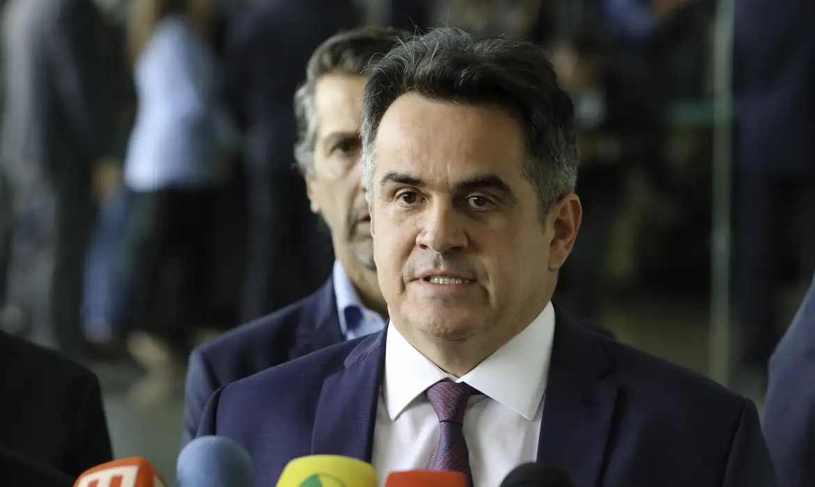PF investiga Ciro Nogueira por suposta mesada e benefícios de luxo pagos por banqueiro