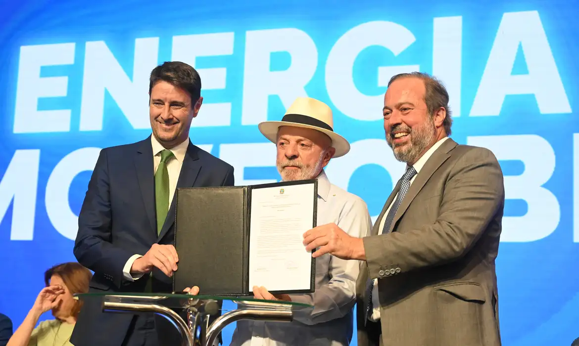Governo renova concessões de energia com investimento de R$ 130 bilhões até 2030
