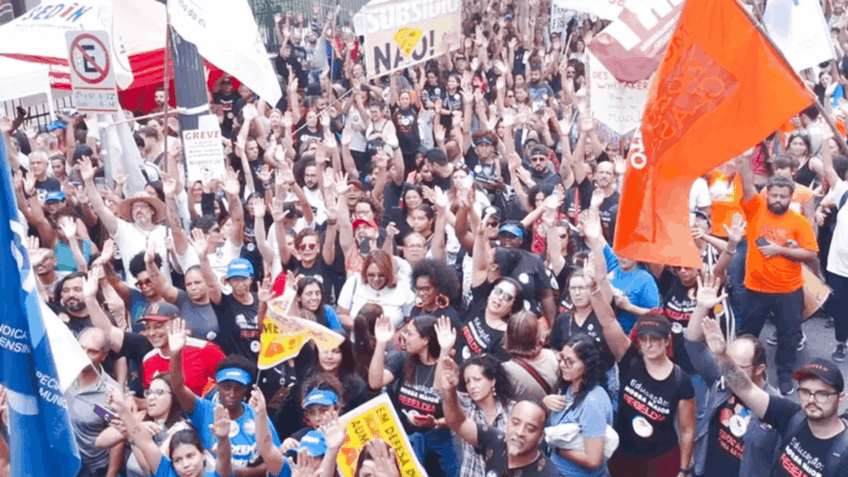 Professores de SP rejeitam proposta da prefeitura e mantêm greve na rede municipal