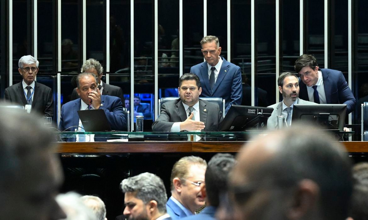 Alcolumbre promulga Lei da Dosimetria que pode reduzir penas de condenados pelo 8 de janeiro